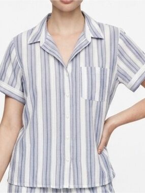 Universal Thread Striped Short Sleeve Button Front Top in Blue and White
